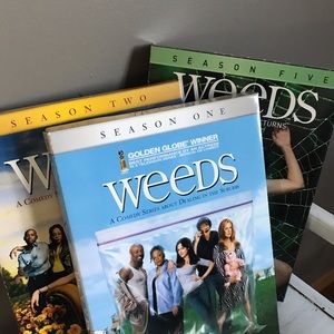 Weeds. 📀 Season 1, 2, & 5.